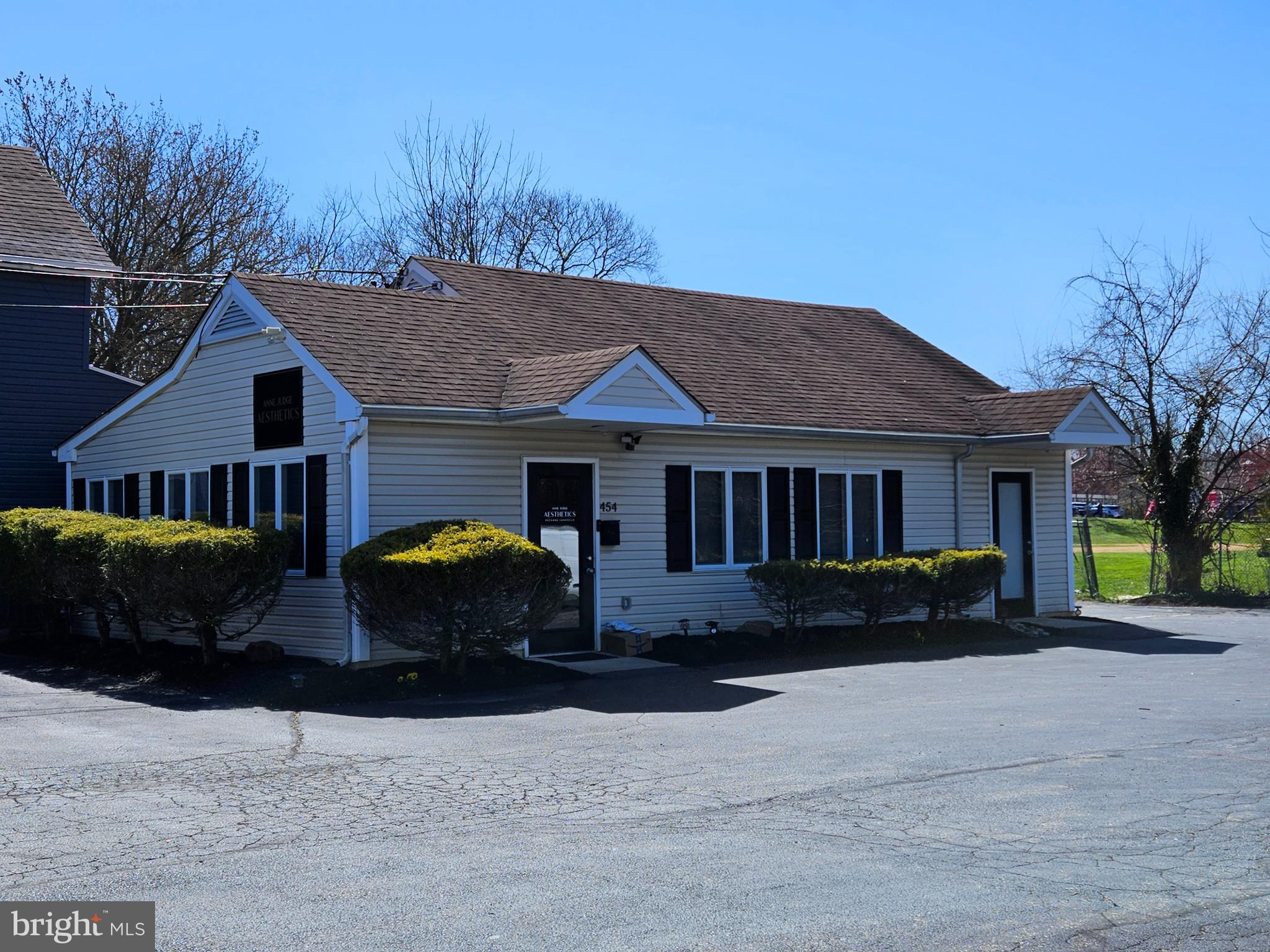 LAFAYETTE HILL - Commercial Sale