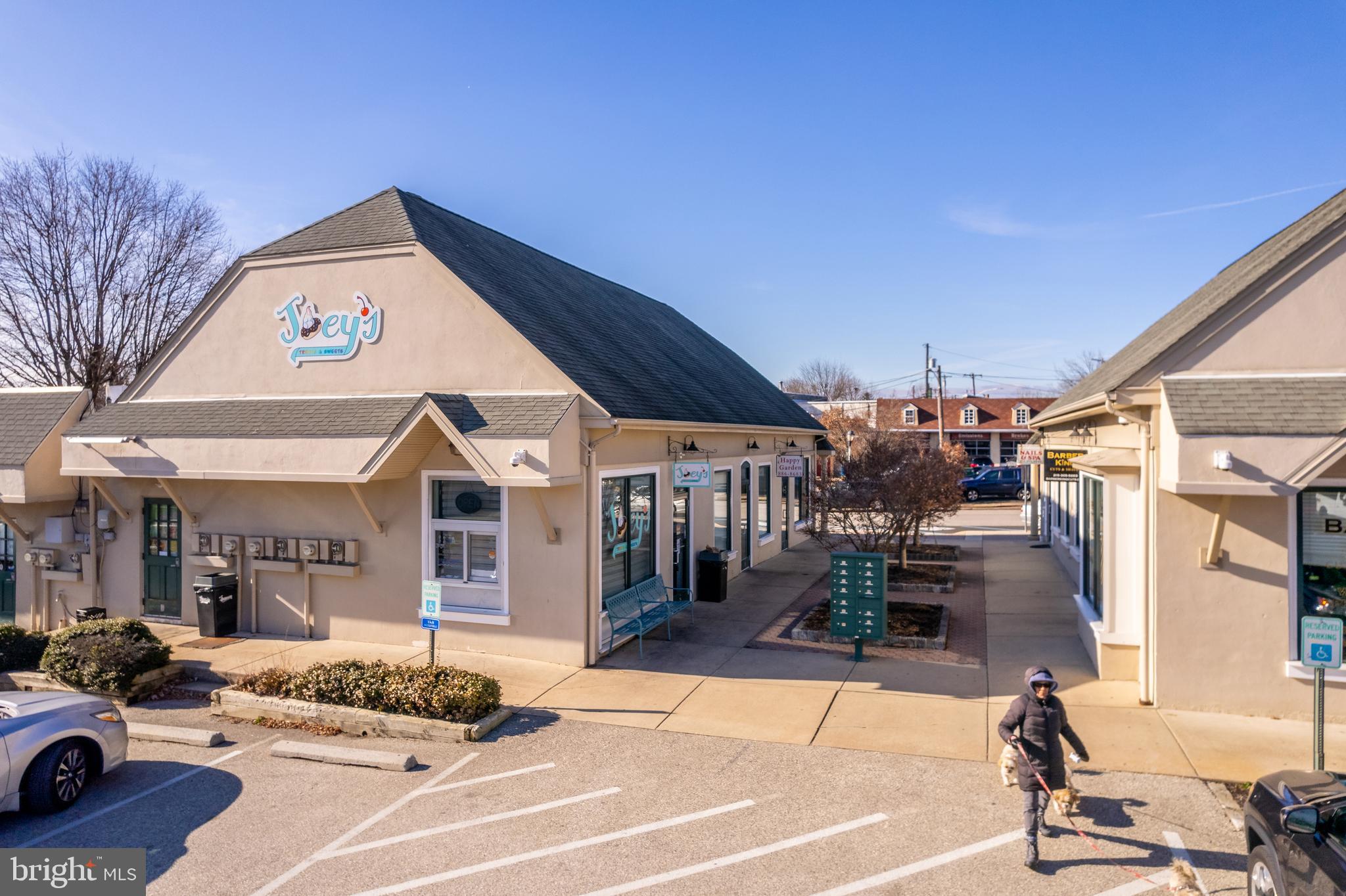 The Oreland Center is located at the corner of Bruce and Allison Roads. This strip shopping center has 500-3,800 SF of retail space available.