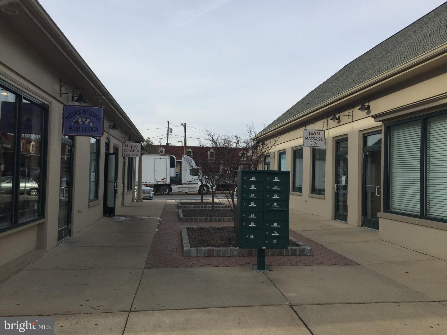 ORELAND - Commercial Lease