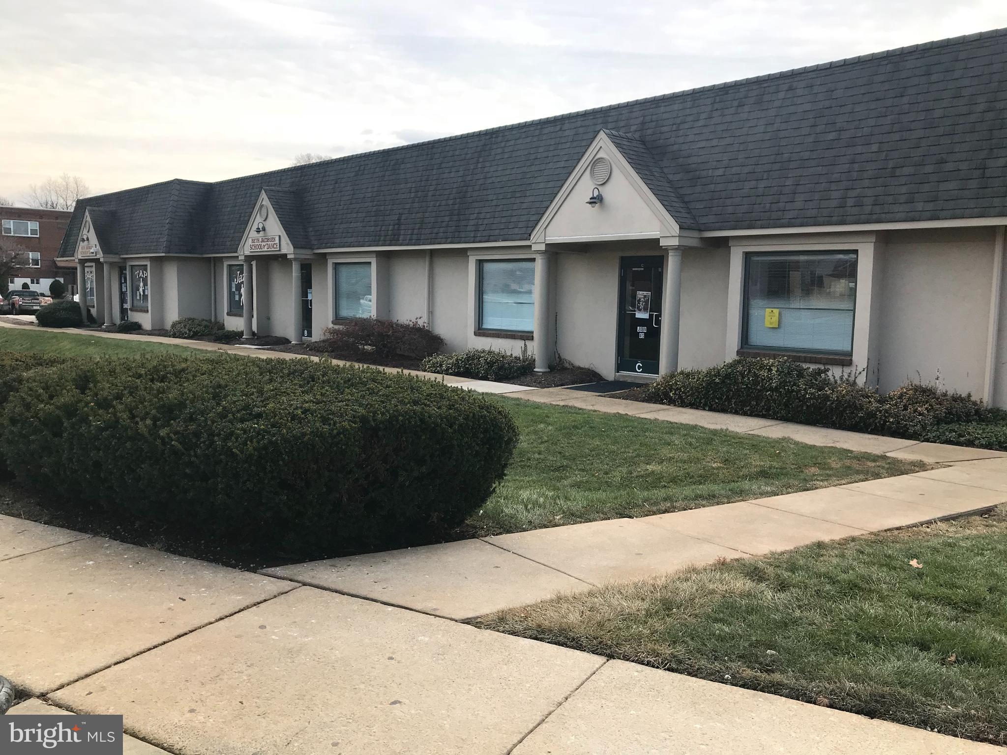 ORELAND - Commercial Lease