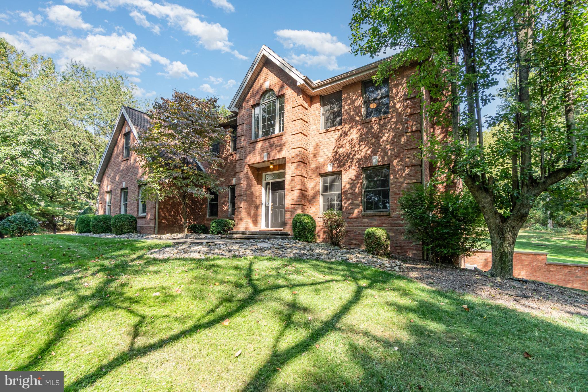 6 GLENCARRON COURT