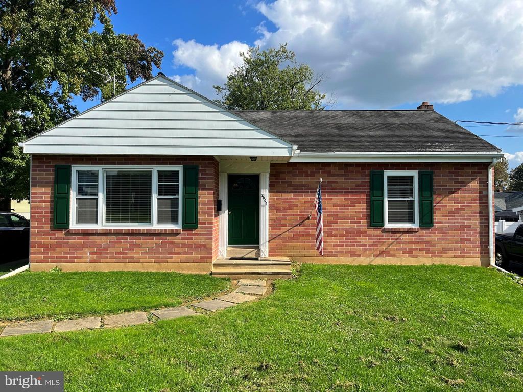 Photo of 2008 PLYMOUTH RD, LANCASTER, PA 17603 (MLS # PALA2041472)