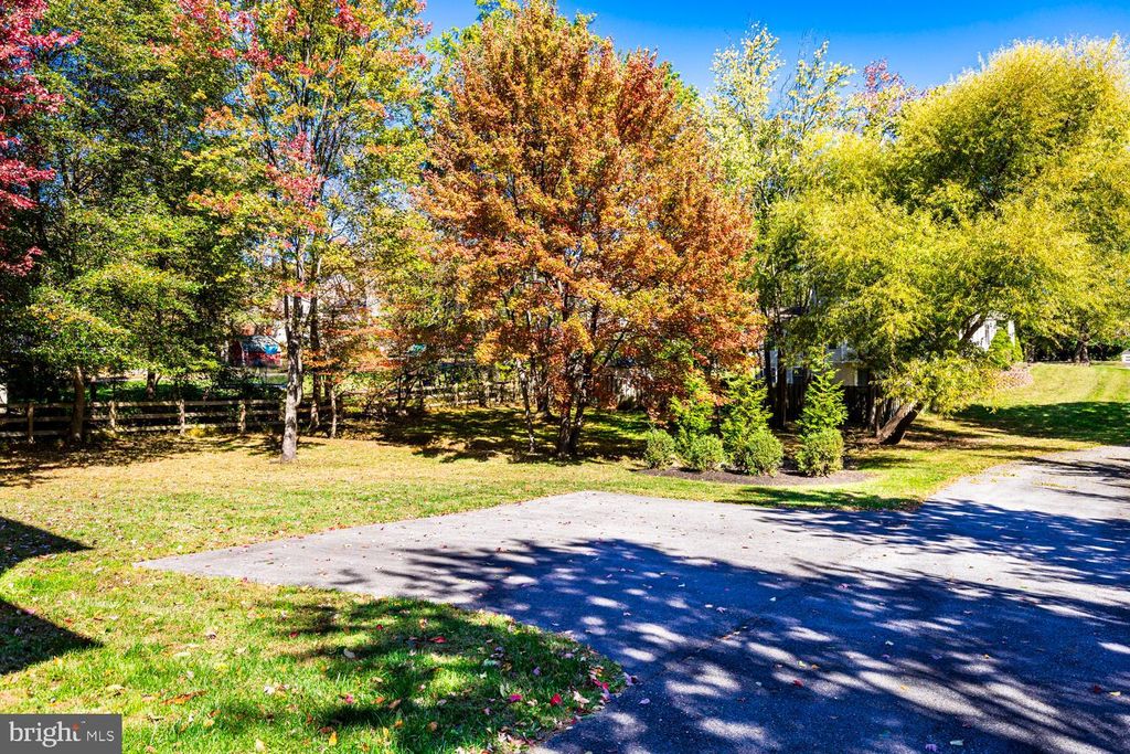 Photo of 5642 Waterloo Road, COLUMBIA, MD 21045 (MLS # MDHW2061086)