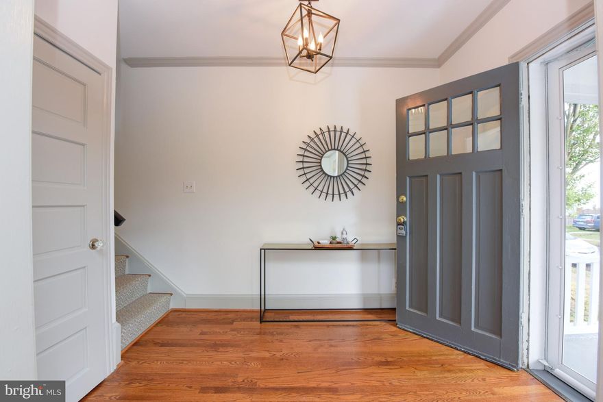 This beautiful Del Ray listing has it all!  Located on a large corner lot, this home boasts gorgeous windows that flood the home with natural light.  The charming front porch invites you into a main floor that offers a wonderful flow through the  living room, a separate dining room and into the kitchen.  The gourmet kitchen is bright and open with tall white cabinetry and an island that is perfect for informal  dinners or entertaining.  The kitchen overlooks a great  family room with a cozy gas fireplace and custom built-in cabinetry.  French doors  lead to the back porch and private, landscaped fenced-in backyard. Upstairs you will find a large primary suite - with vaulted ceilings, an en-suite full bathroom, and not one, but two, large walk-in closets!Three additional bedrooms and a full bath round out the upper level. Head downstairs to the  finished basement and find a private space, great for an office, an an additional recreation room that can be used for a guest area, a sitting room or a playroom.  A full bathroom and laundry room complete this level.  Walk two blocks to "The Avenue" and enjoy all the fun that Del Ray has to offer!