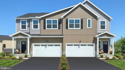 Townhouse For Sale - 42 Glenn View<br/> CARLISLE, PA 17013