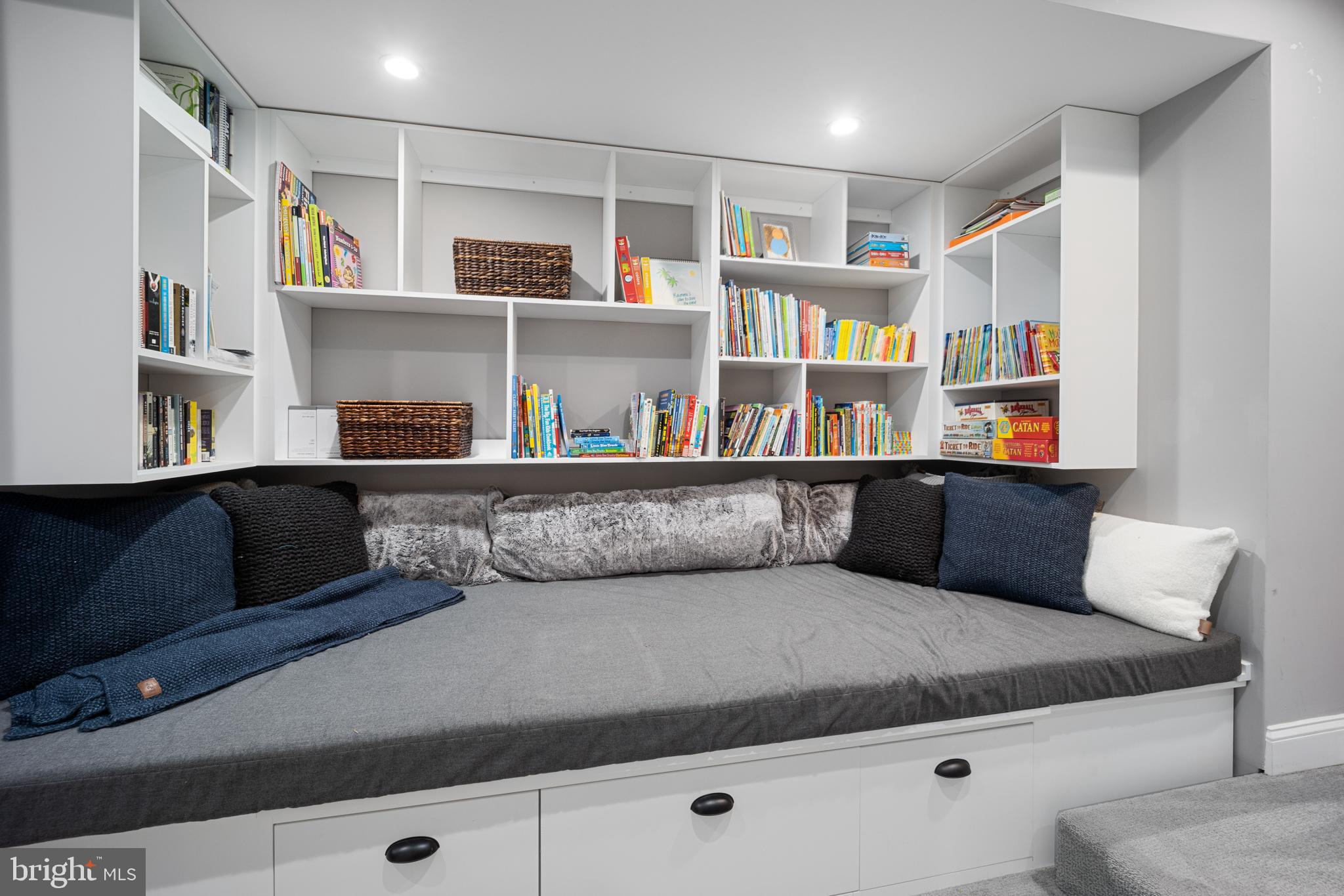 PICKERING MEADOWS - Residential