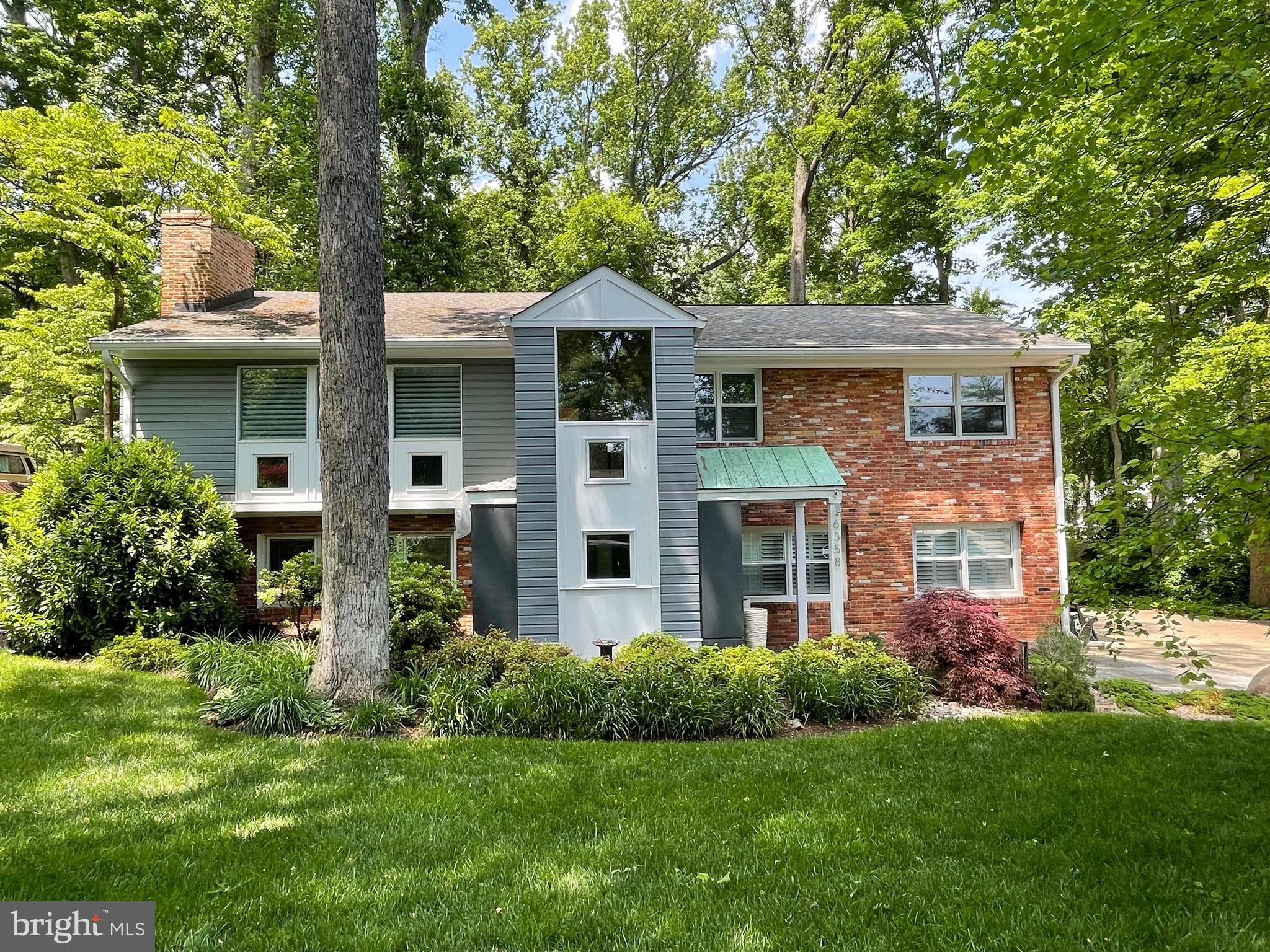 LAKE BARCROFT - Residential