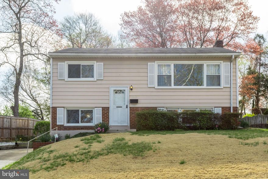 PRICE DRASTICALLY REDUCED!  Great opportunity to own a single family home so close to shopping, I95, VRE, Commuter lot, Potomac Mills and more.   Pride of ownership shows with this well maintained home.   Three bedrooms, formal living room, rec room and kitchen and dining room.  Large back yard! NOHOA!   Driveway has parking for four cars.  Original owner has loved this home since day one.  HOUSE IS VACANT!  Please make appointment thru Showing Time.   House is in great condition but sold AS IS.