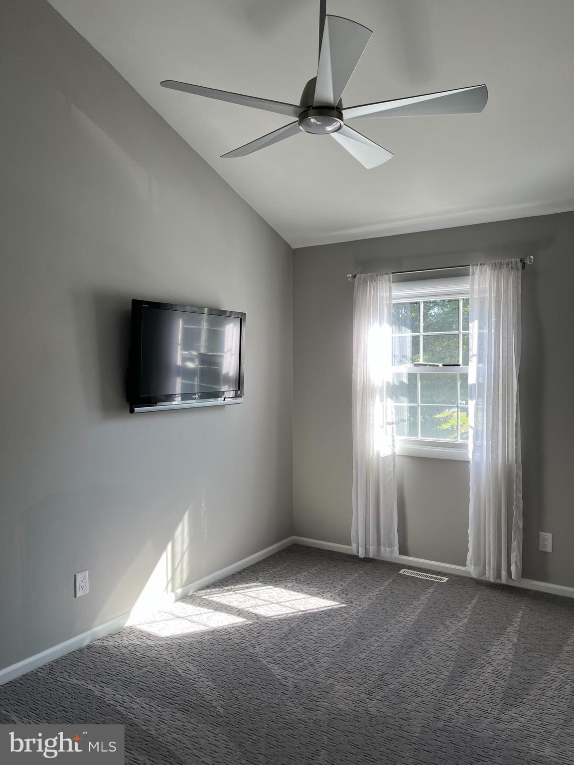 FLYING HILLS - Residential