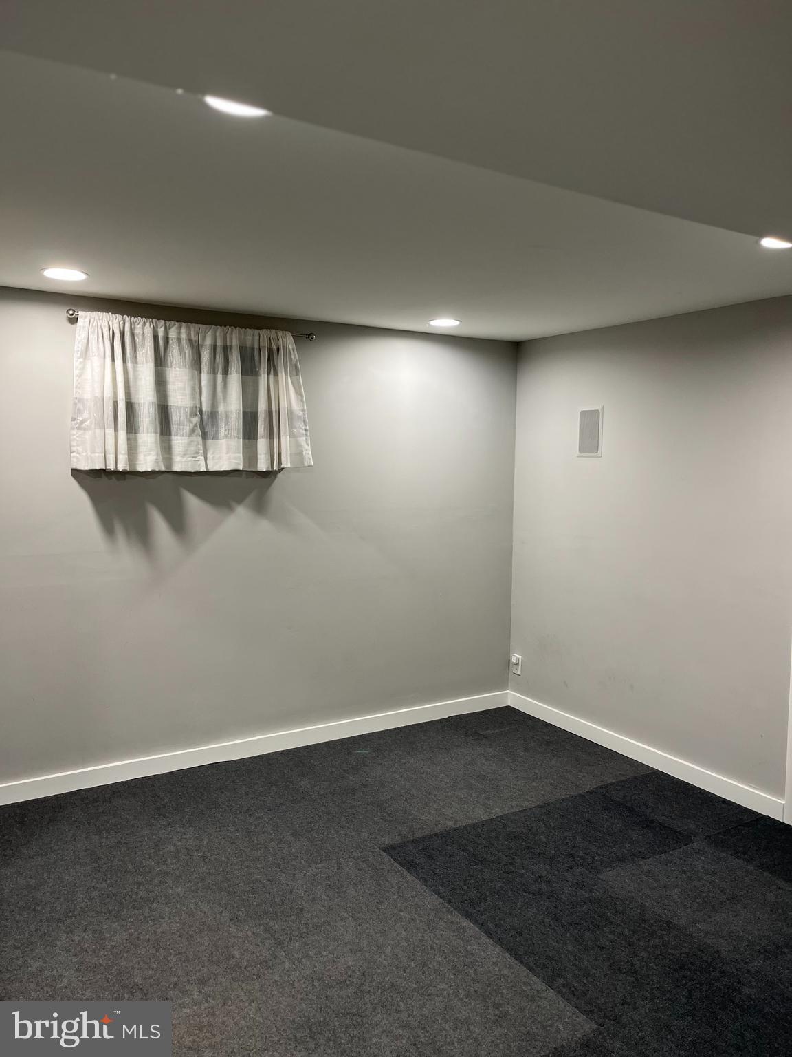 FLYING HILLS - Residential