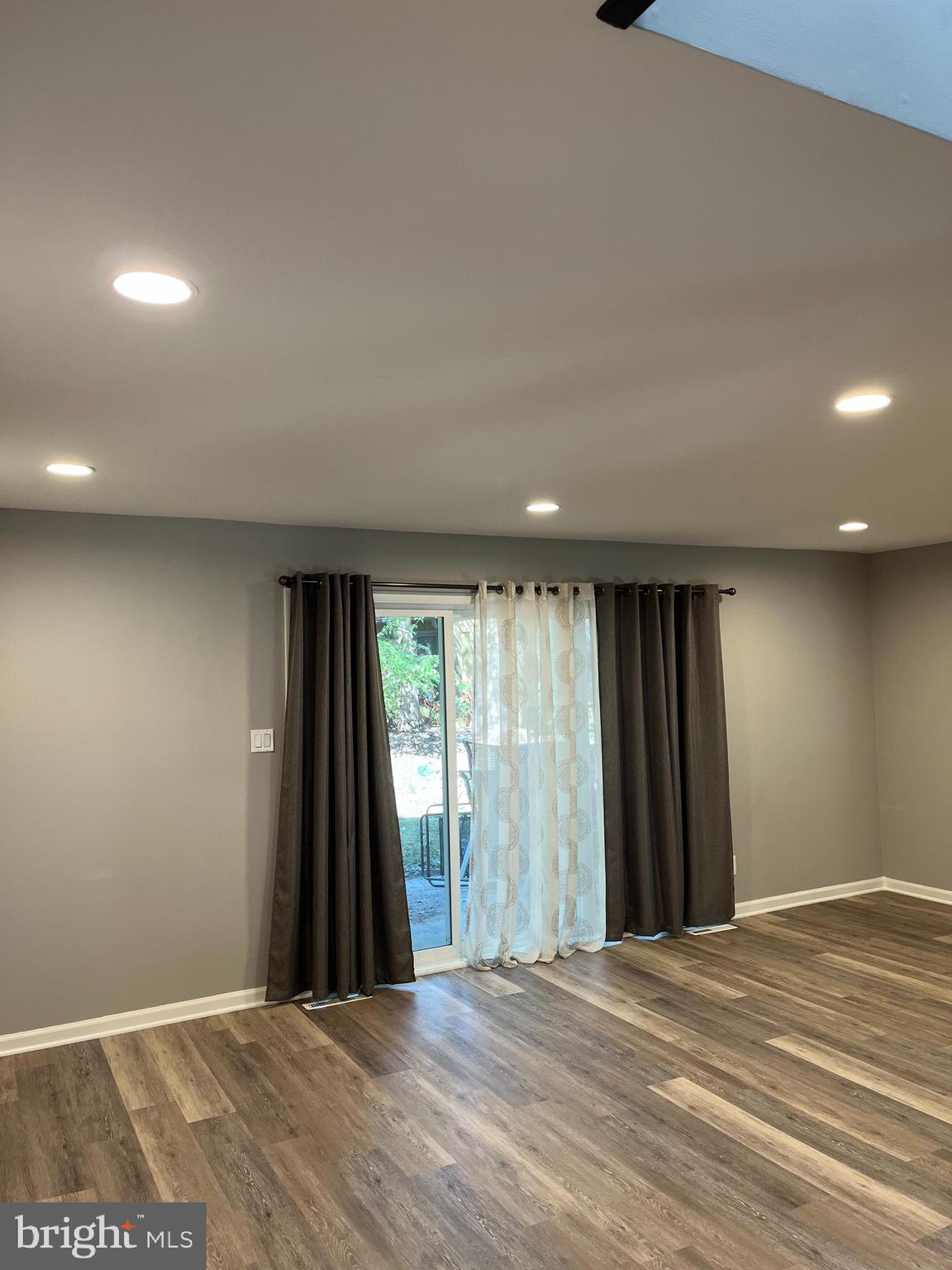 FLYING HILLS - Residential