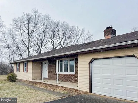 2723 River Road, Phillipsburg, NJ MLS: NJWR2000430