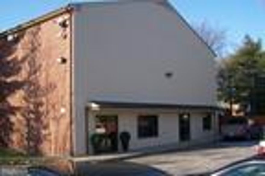 3,000 S/F of office/flex space located 1/4 mile from Loudoun County Court House in Leesburg. Offers Route 7/East Market Street Signage.  Completely refinished with private offices, open work areas, conference room, storage room and tiled bathroom.    On site private parking.  Available August 1st.
