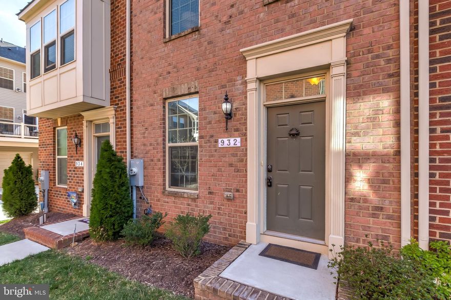 Meticulously maintained 3 bed 2.5 bath townhome in O'Donnell Square! Entry-level Den or 3rd bedroom with French doors and a half bath. Open main level with chefs kitchen, granite countertops, stainless steel appliances, hardwood floors. Custom crown molding throughout main level. One of very few homes in row with large rear deck. Expansive city views. Perfect for entertaining or grilling out. Upstairs features 2 large bedrooms and 2 full baths. Brand new, upgraded washer and dryer. Oversized 1-car garage! Community is convenient to Canton, all the new shops in Brewer's Hill/Canton Crossing, classic Greektown restaurants, Yard 56, Bayview Hospital, & major roadways!