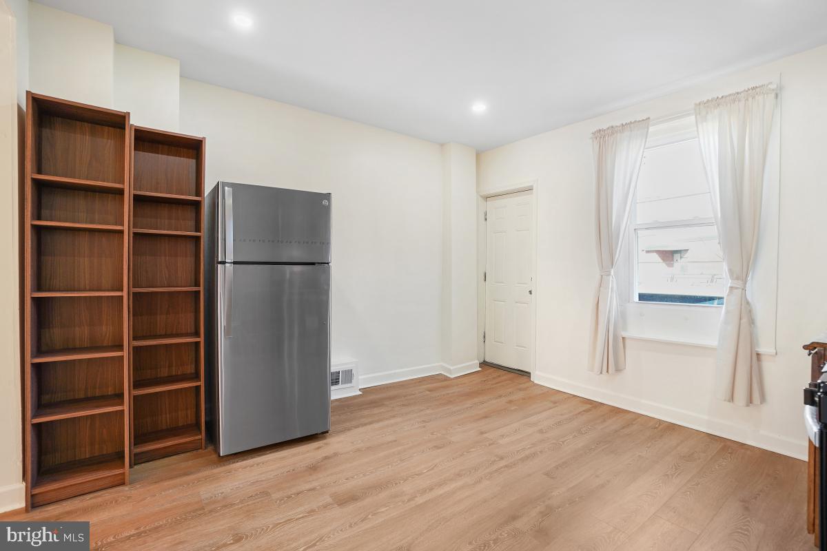 COLLINGTON SQUARE - Residential Lease