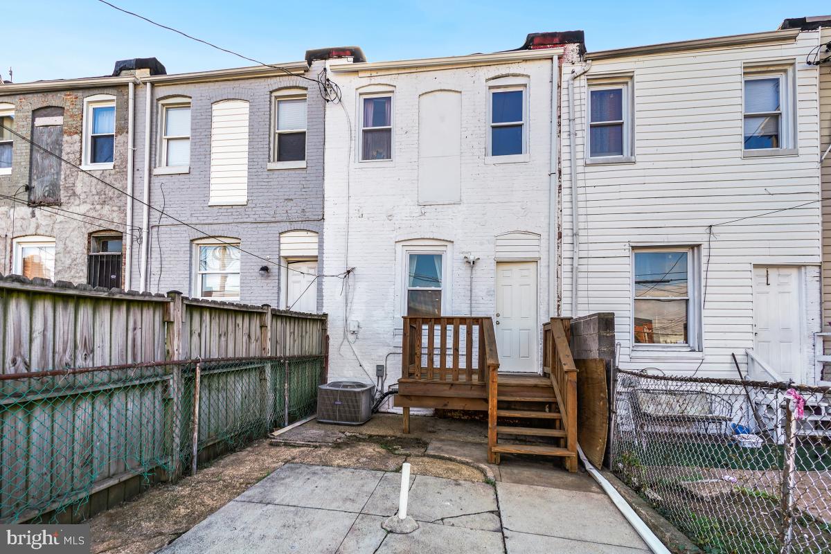 COLLINGTON SQUARE - Residential Lease