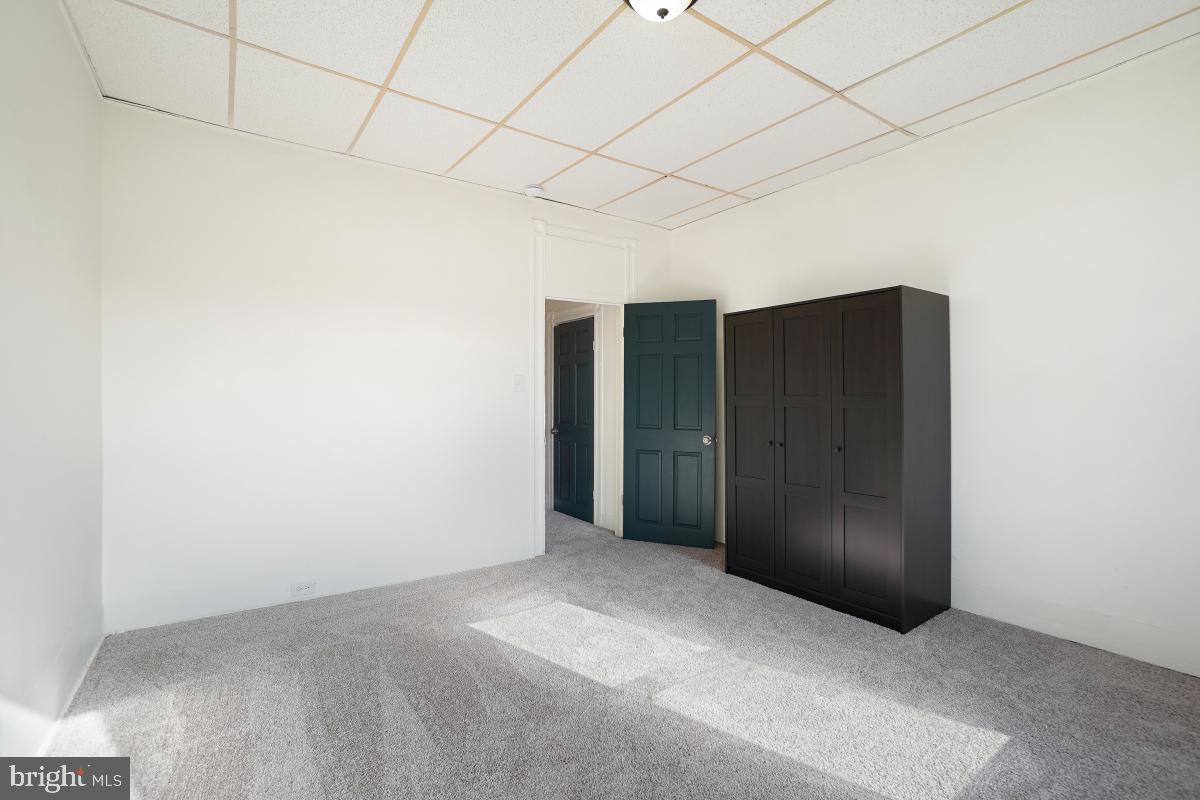 COLLINGTON SQUARE - Residential Lease