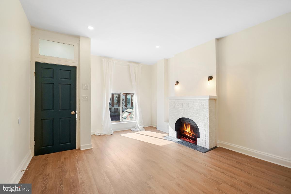 COLLINGTON SQUARE - Residential Lease