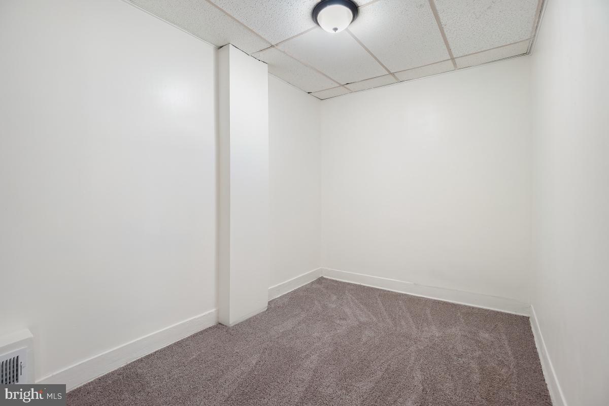 COLLINGTON SQUARE - Residential Lease