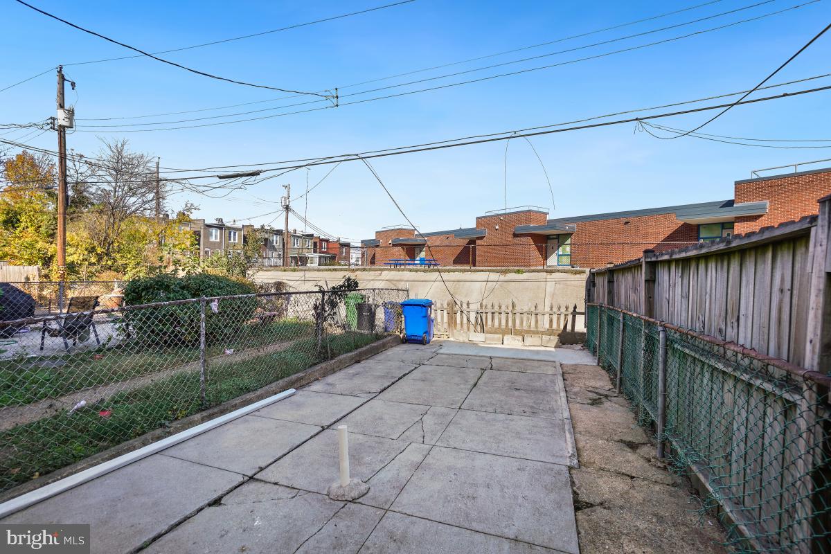 COLLINGTON SQUARE - Residential Lease