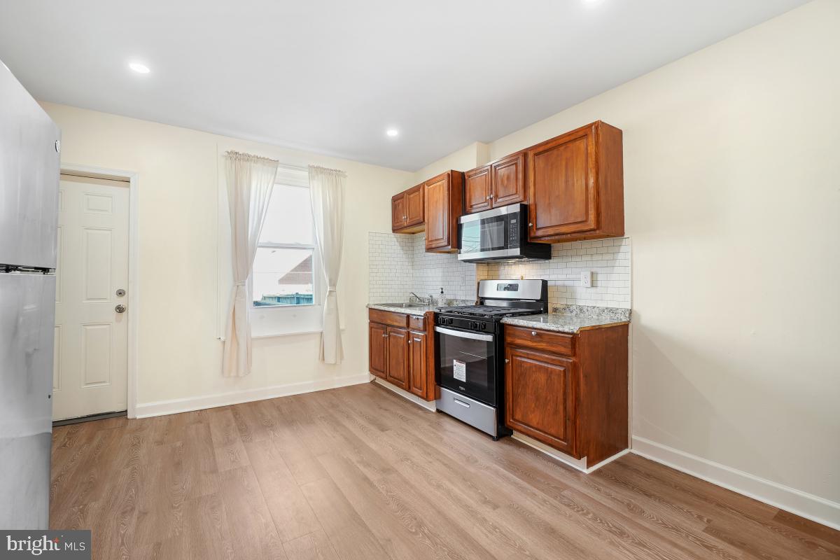 COLLINGTON SQUARE - Residential Lease