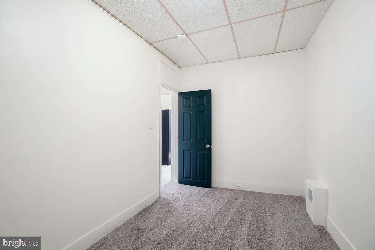 COLLINGTON SQUARE - Residential Lease