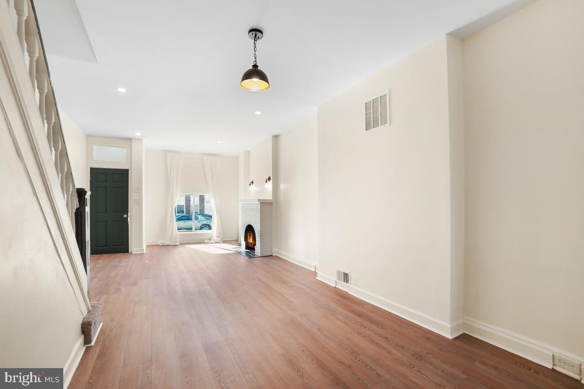 COLLINGTON SQUARE - Residential Lease