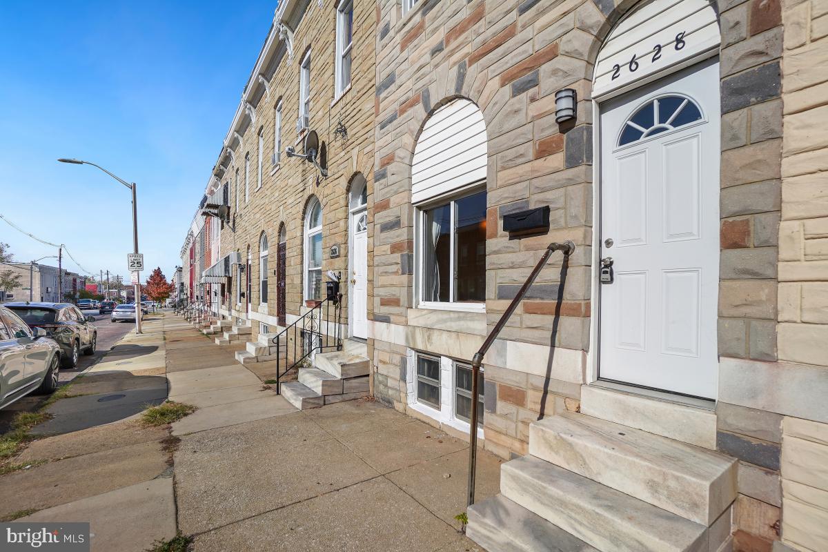 COLLINGTON SQUARE - Residential Lease