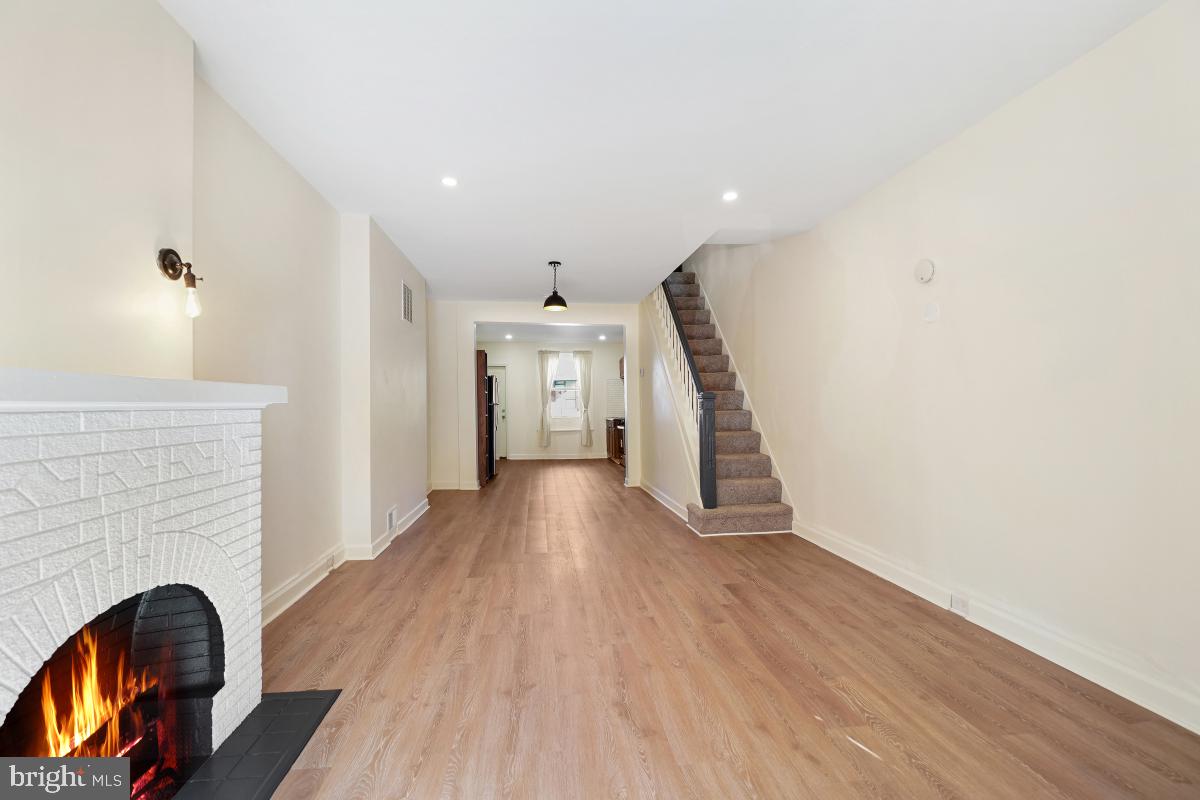 COLLINGTON SQUARE - Residential Lease