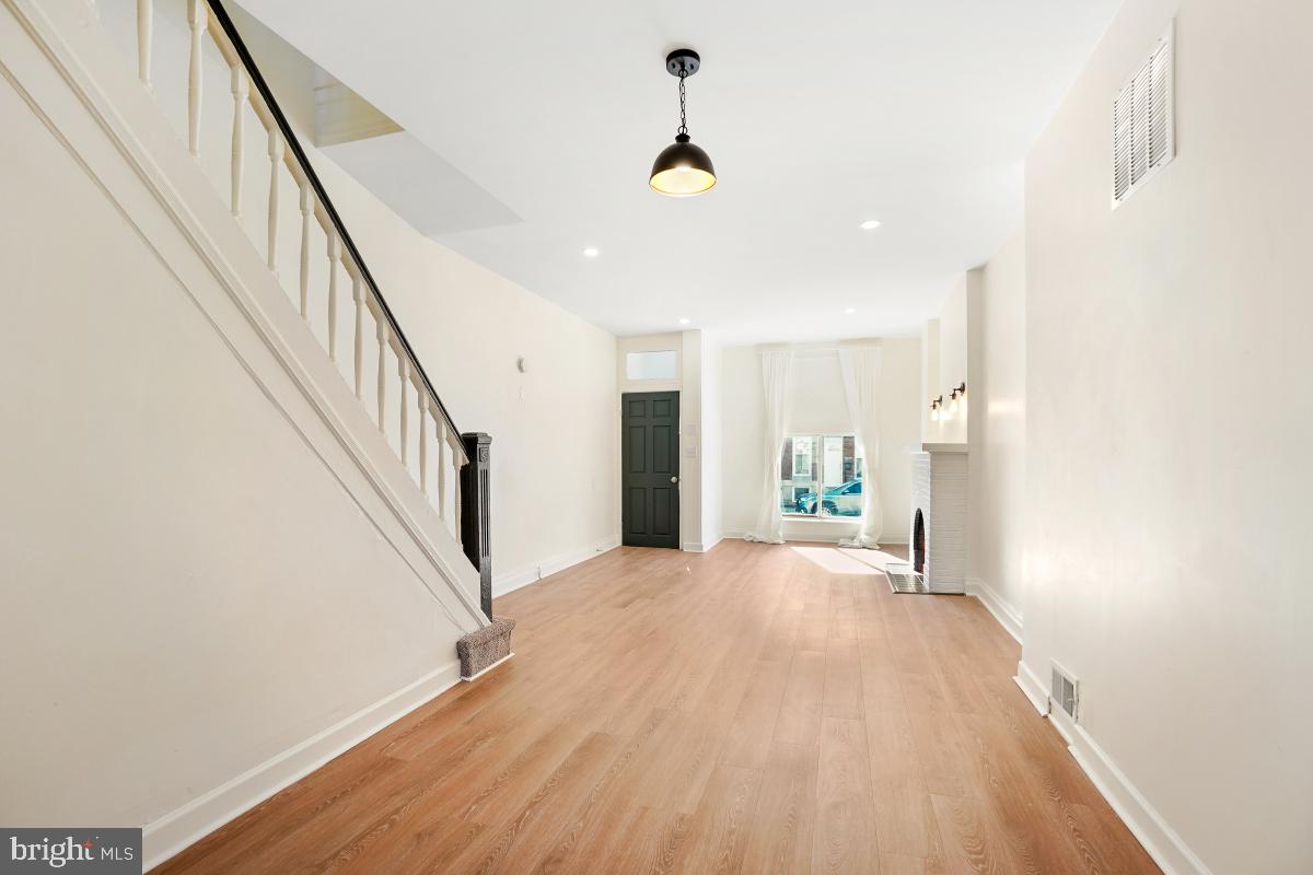 COLLINGTON SQUARE - Residential Lease