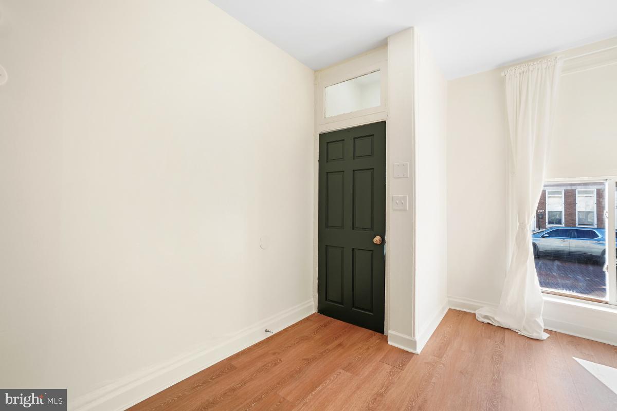 COLLINGTON SQUARE - Residential Lease