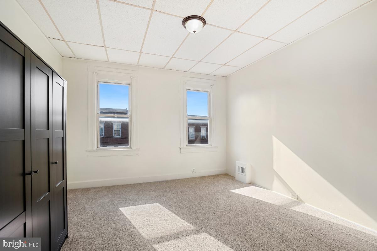 COLLINGTON SQUARE - Residential Lease