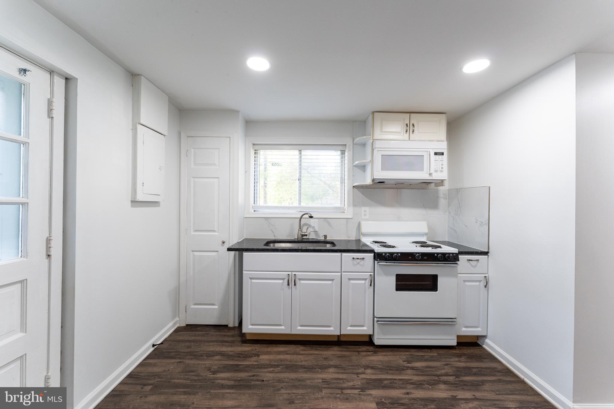 GREENWOOD KNOLLS - Residential