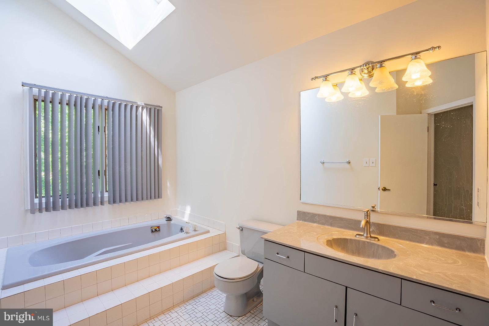 QUEENS GRANT - Residential
