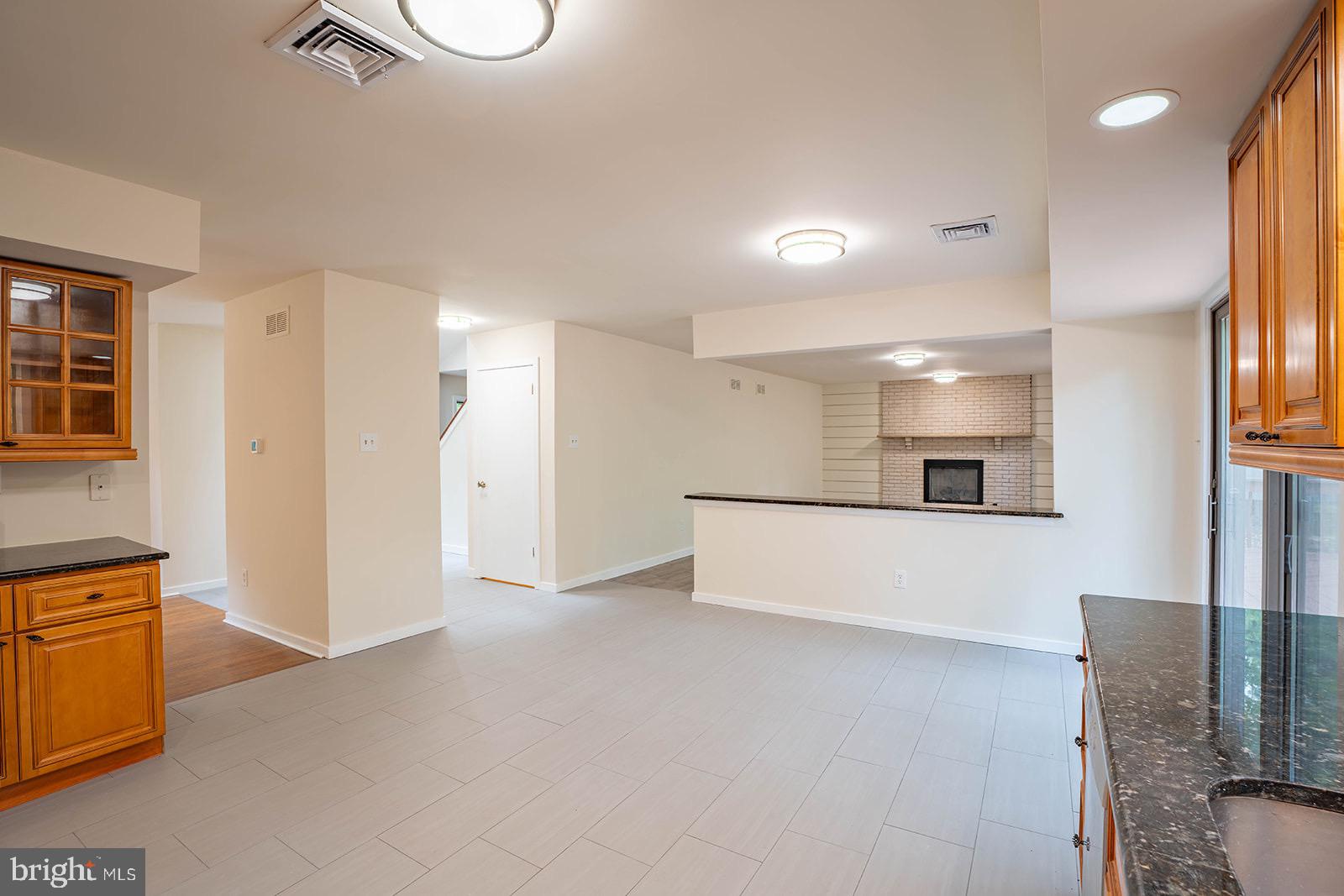 QUEENS GRANT - Residential