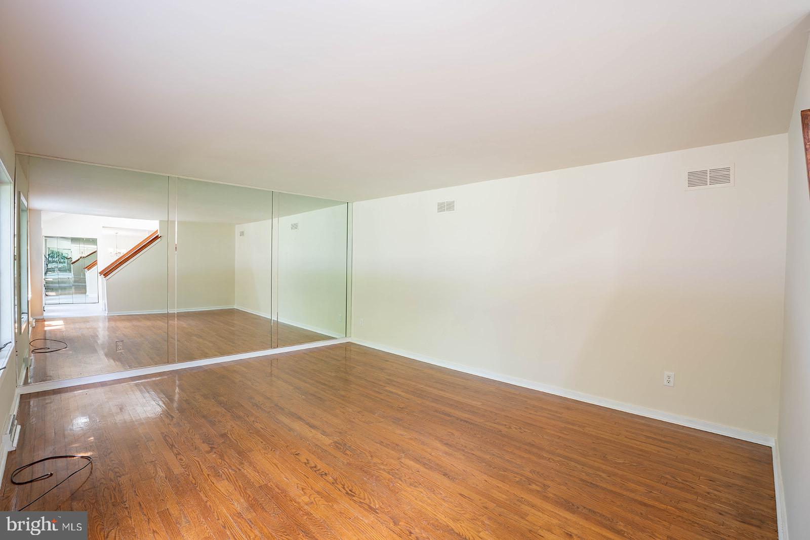 QUEENS GRANT - Residential