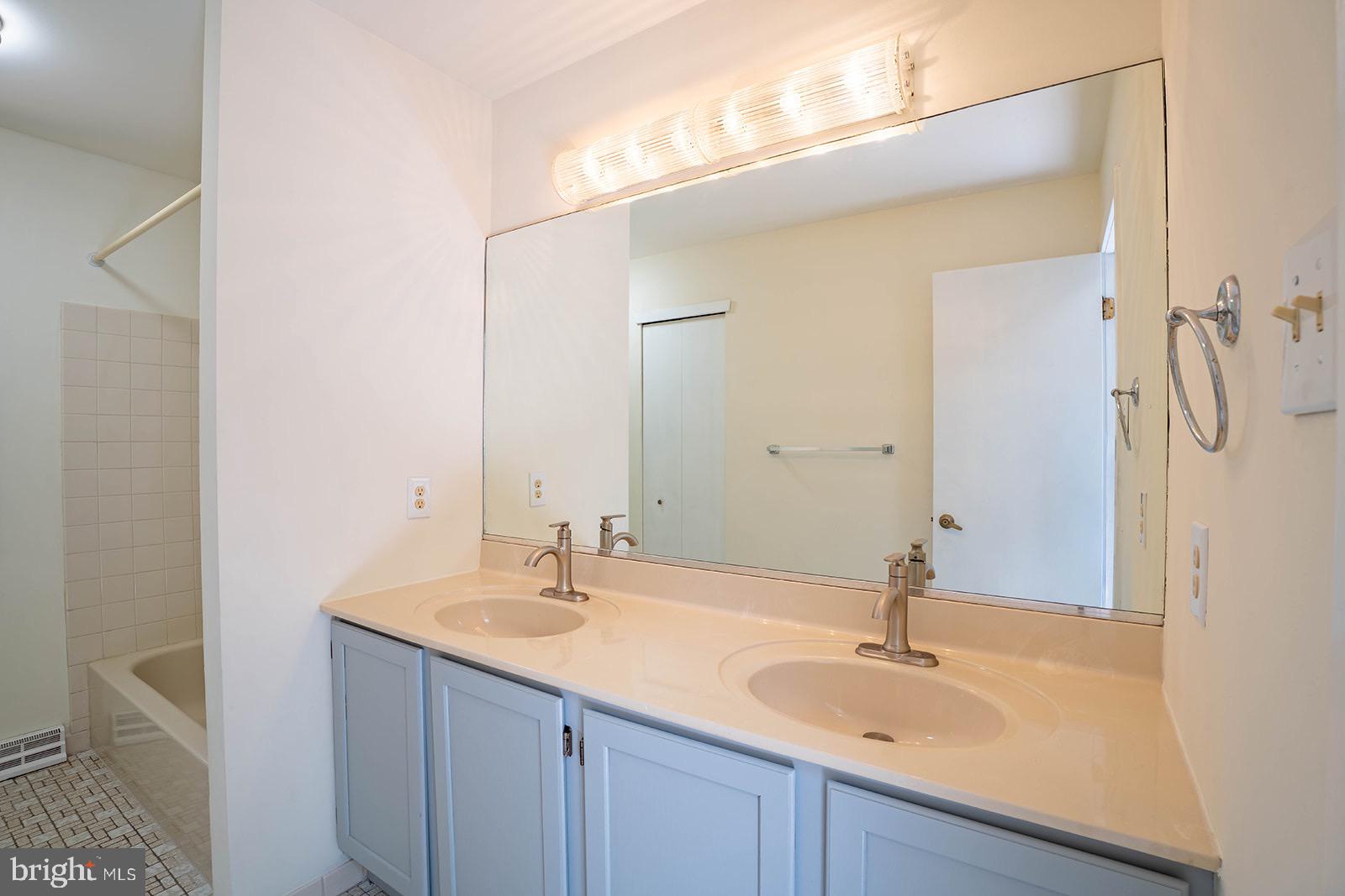 QUEENS GRANT - Residential