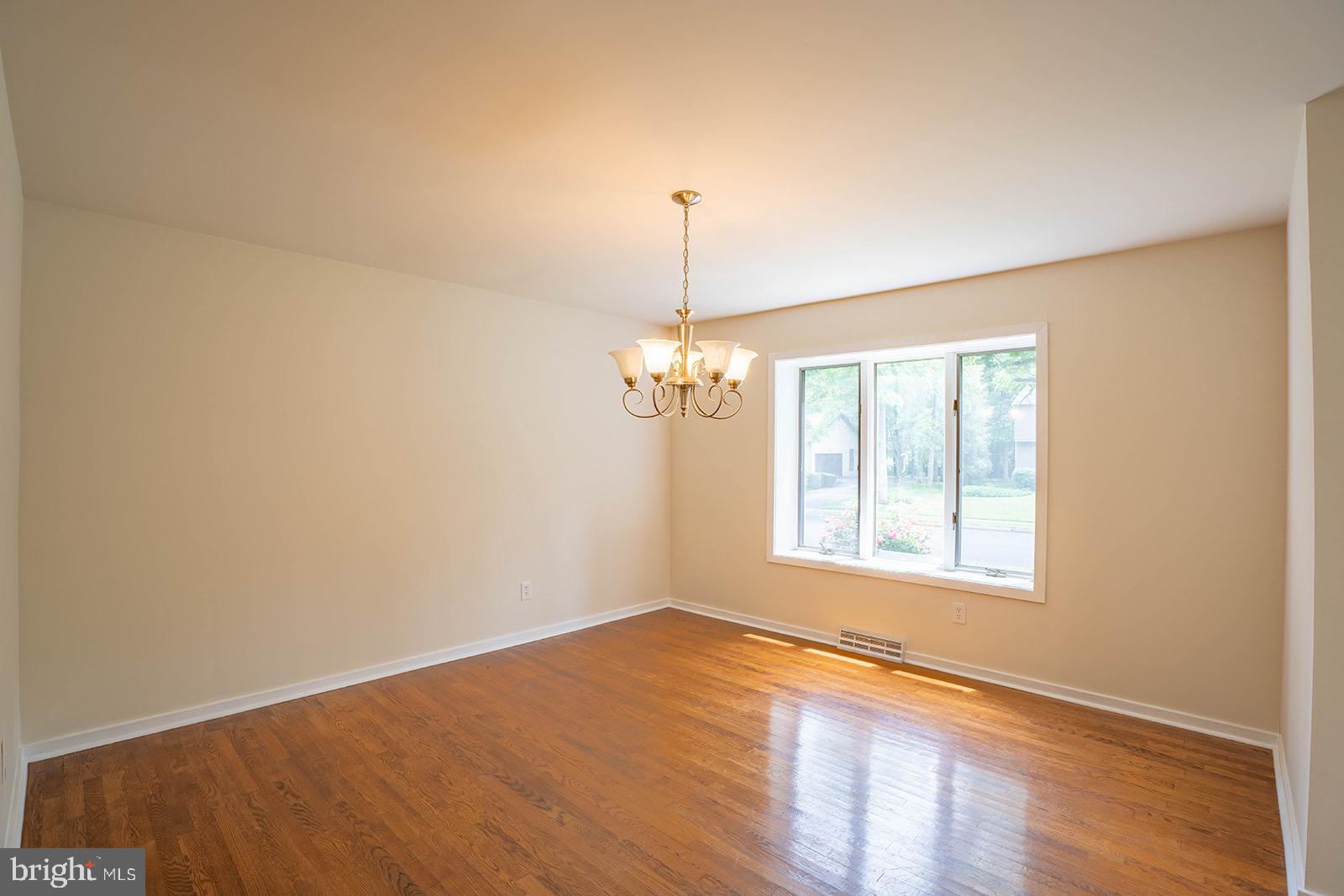 QUEENS GRANT - Residential