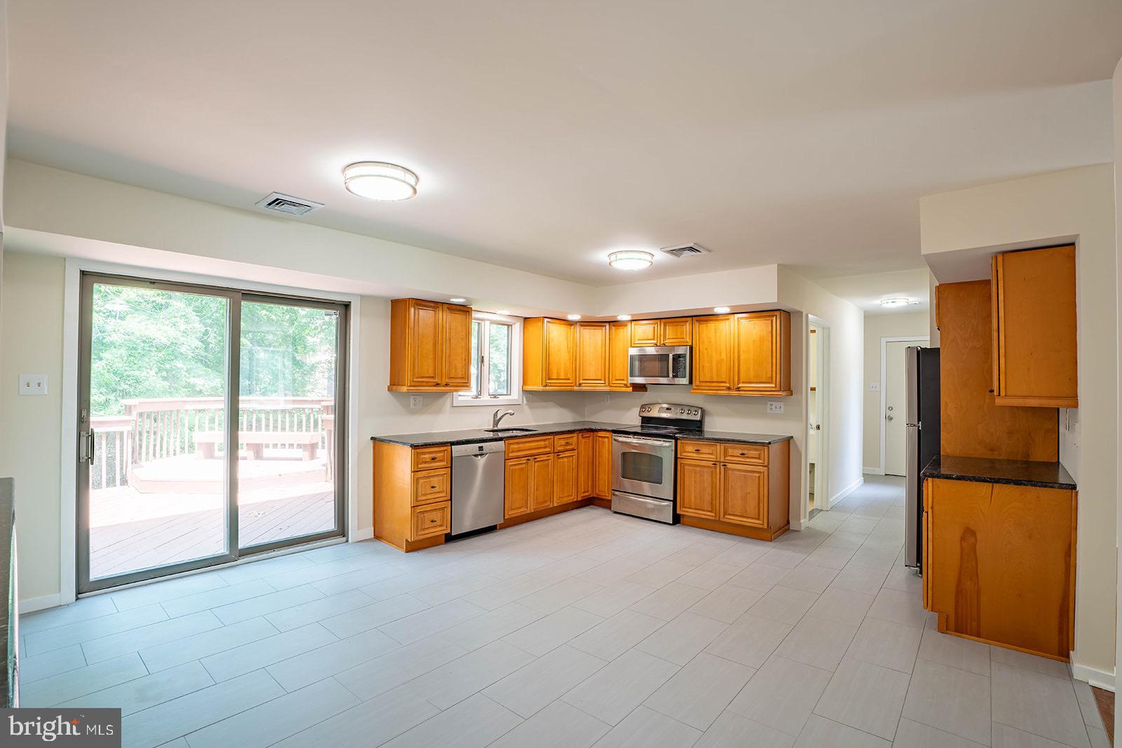 QUEENS GRANT - Residential