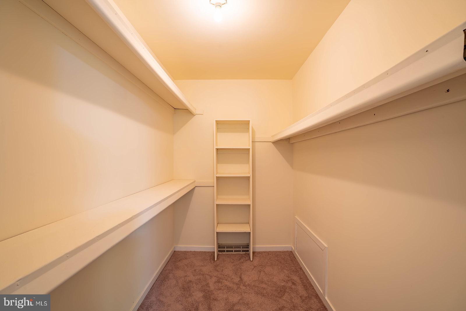 QUEENS GRANT - Residential