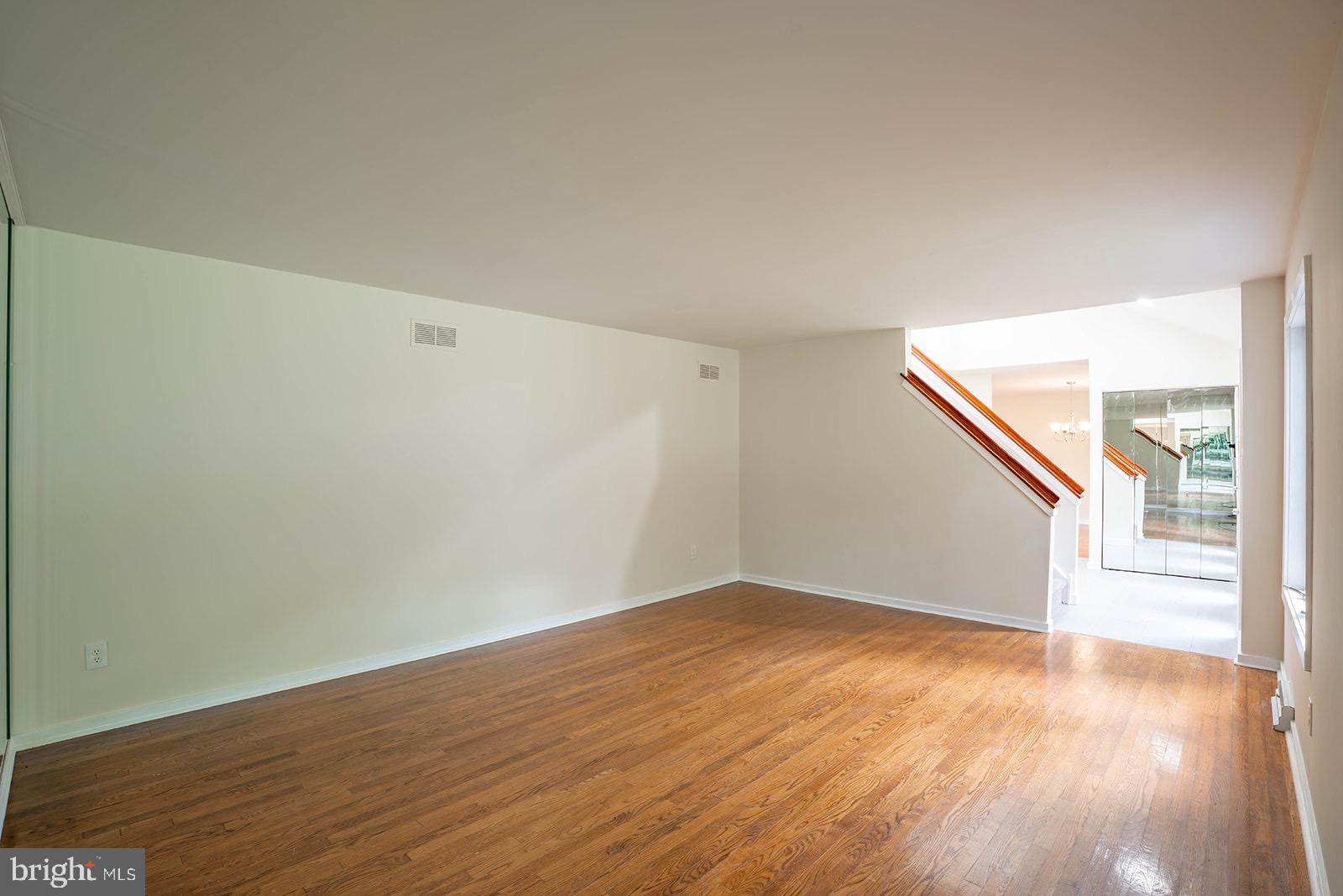 QUEENS GRANT - Residential