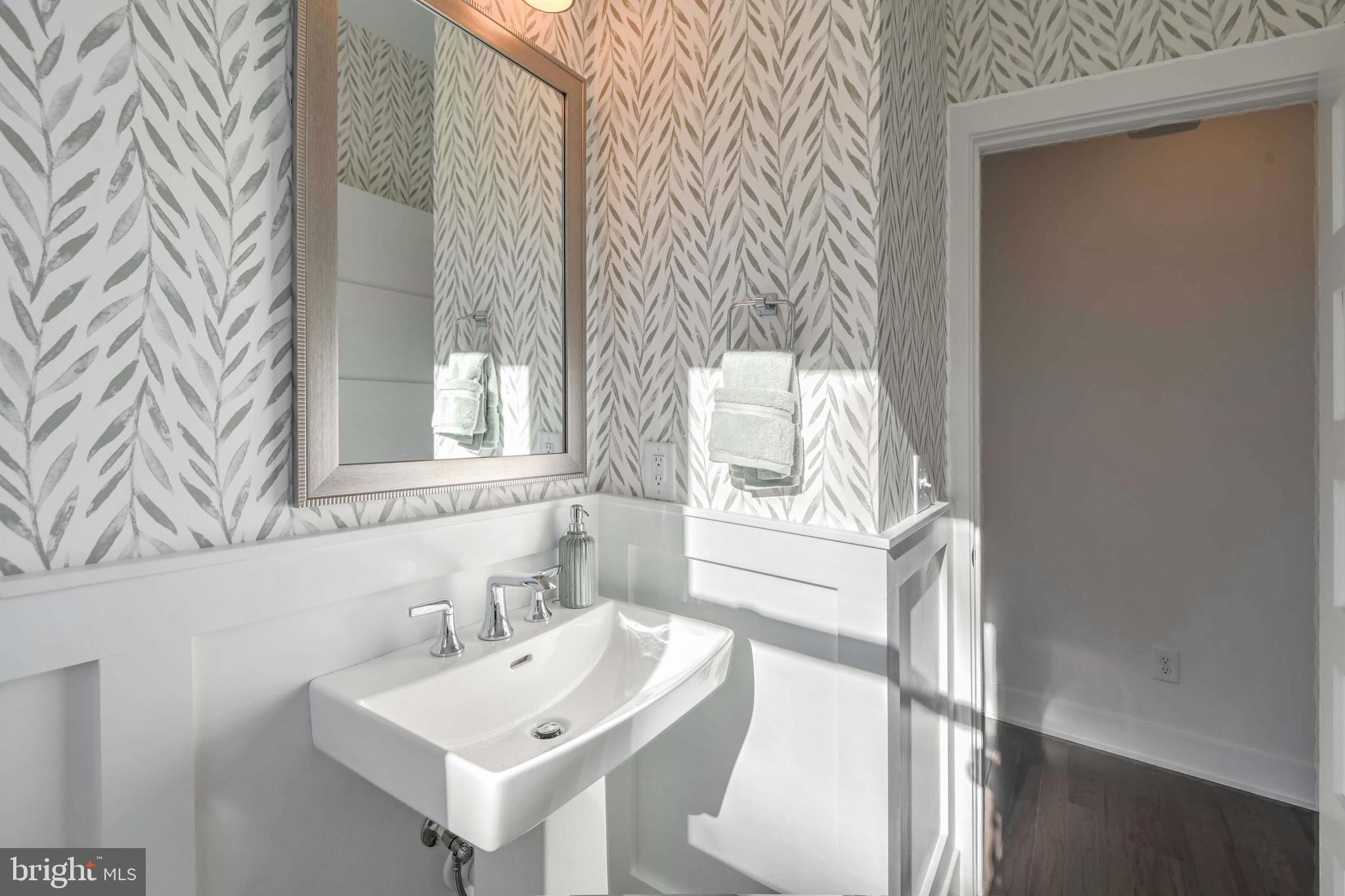 WOODLAND BEACH - Residential