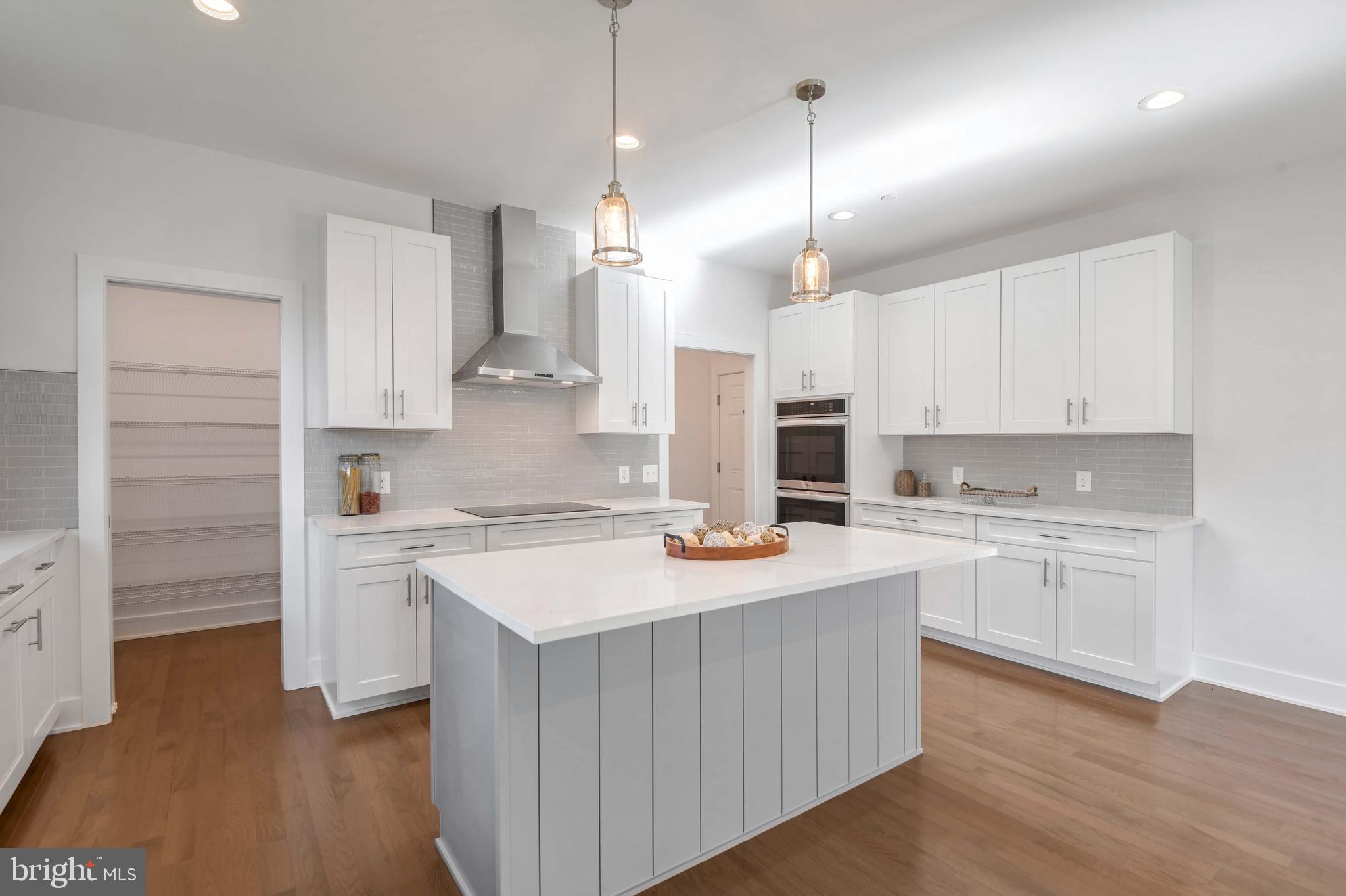 WOODLAND BEACH - Residential