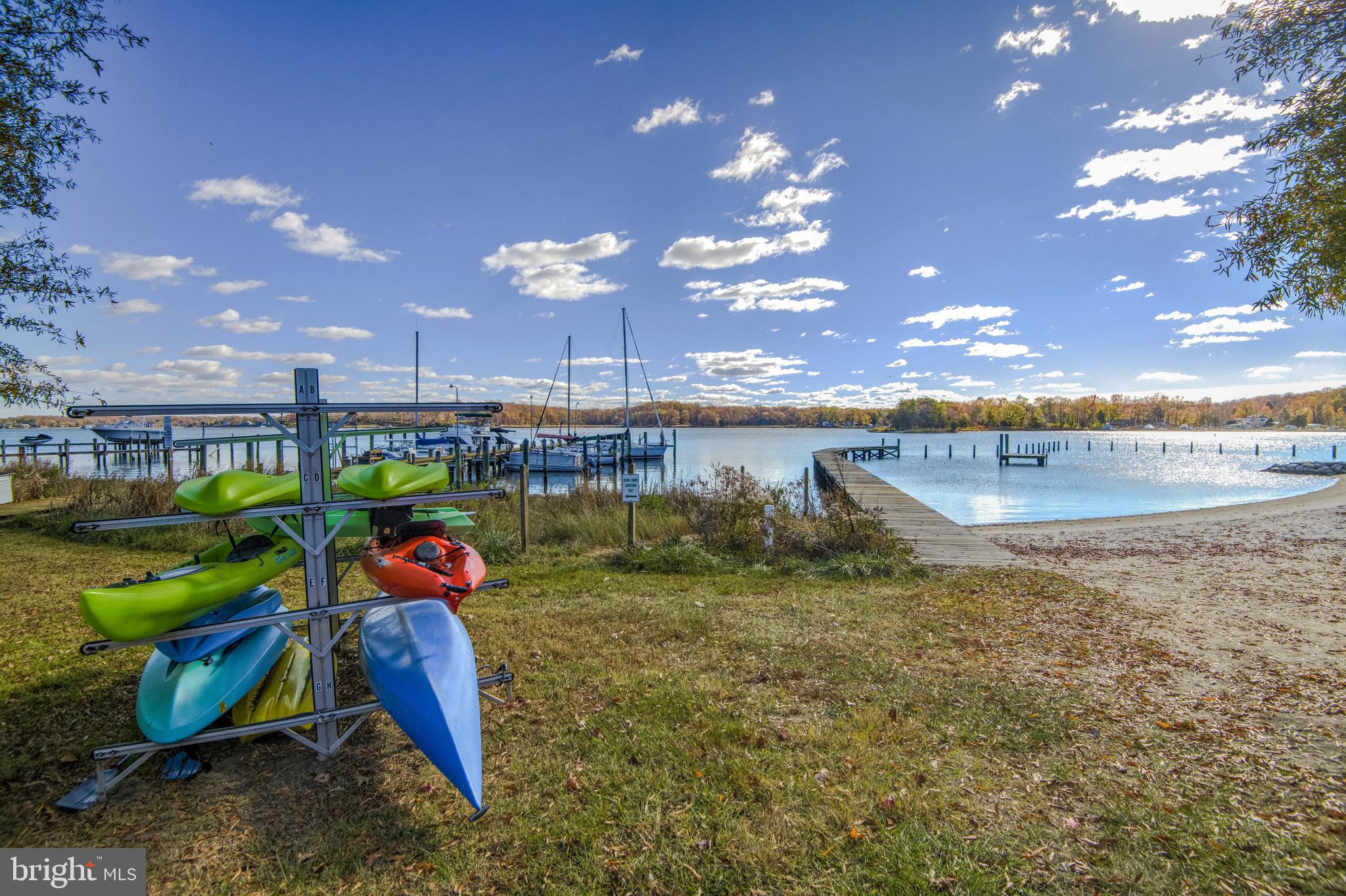 WOODLAND BEACH - Residential