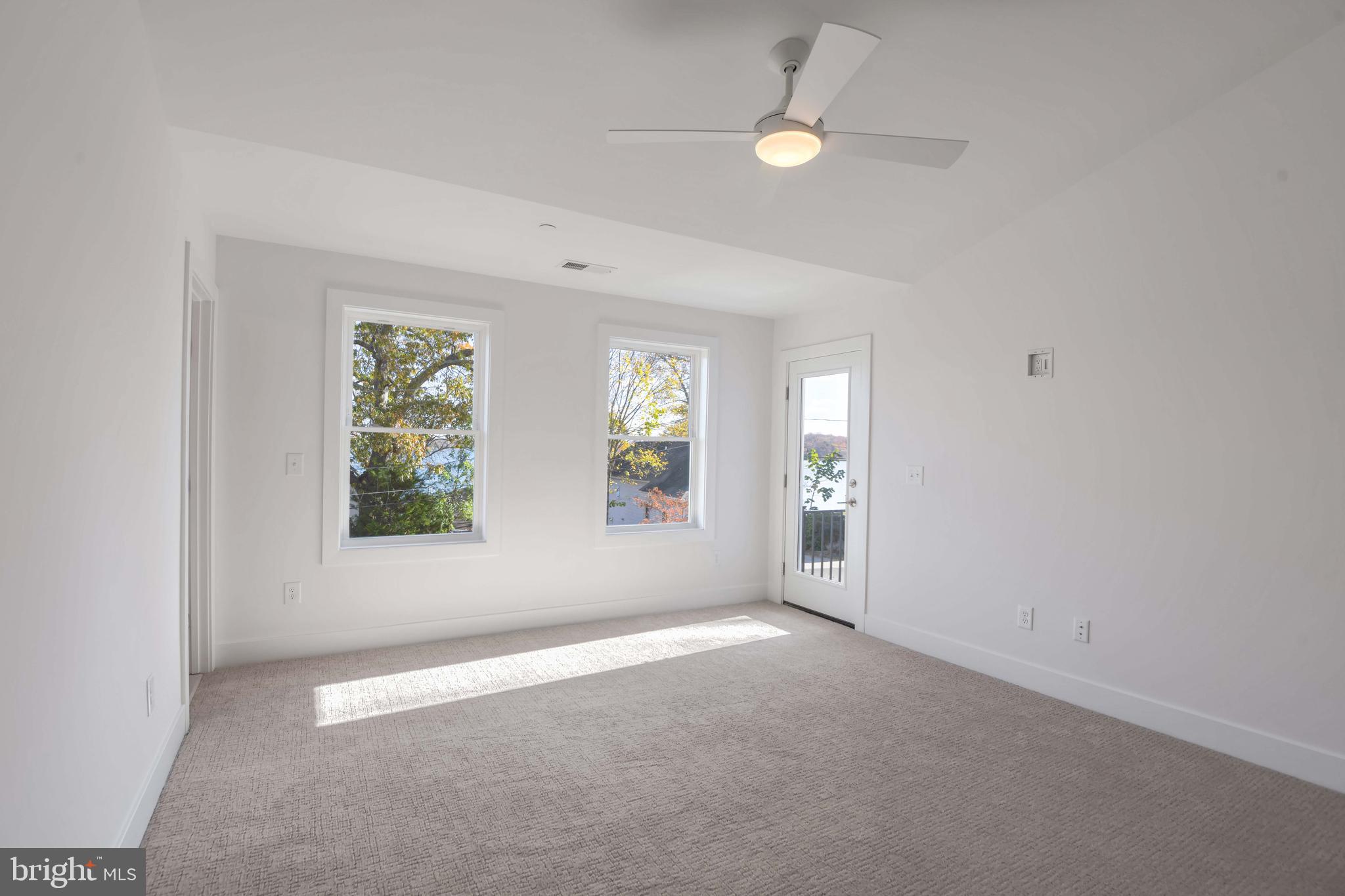 WOODLAND BEACH - Residential