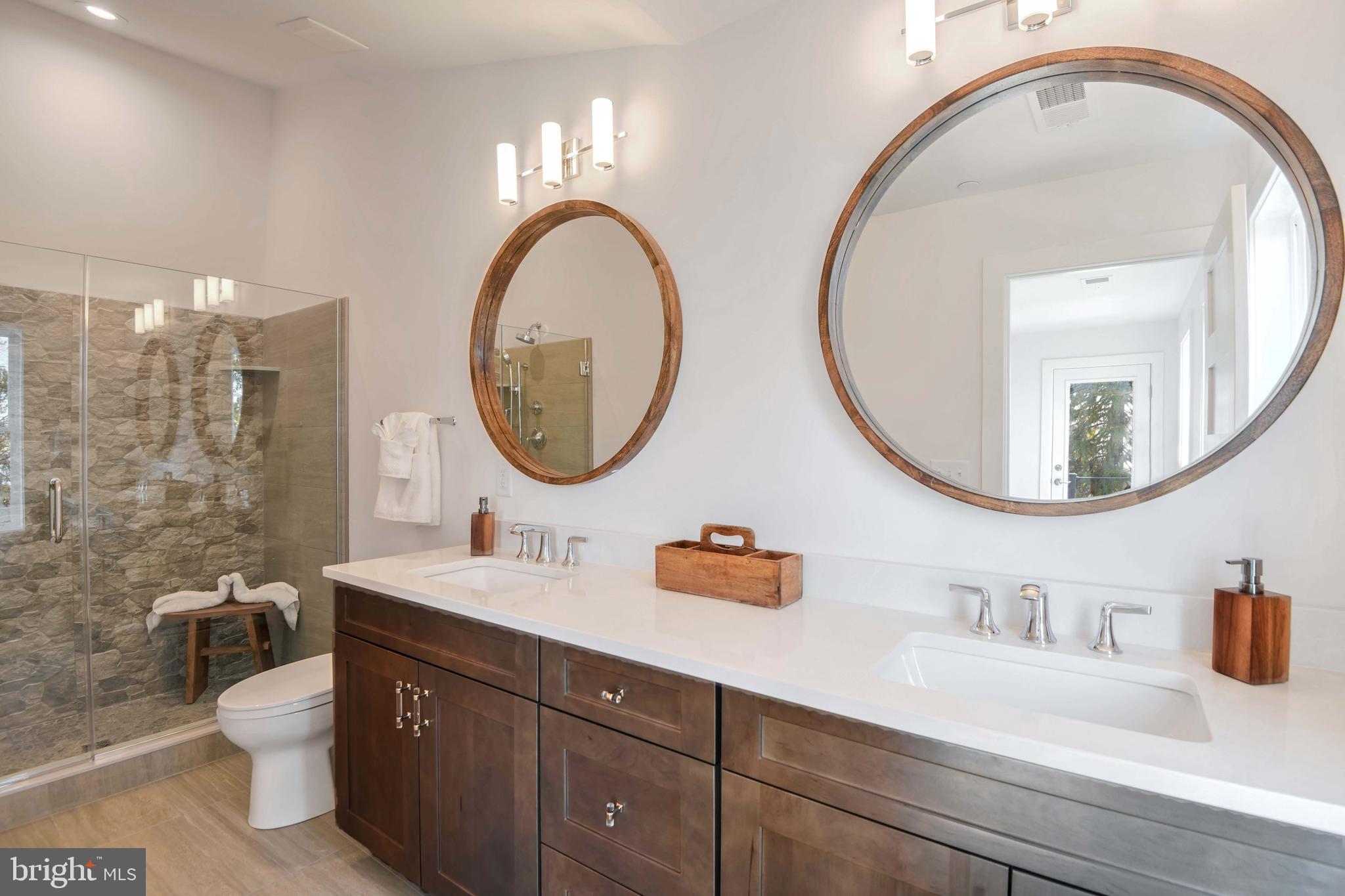 WOODLAND BEACH - Residential