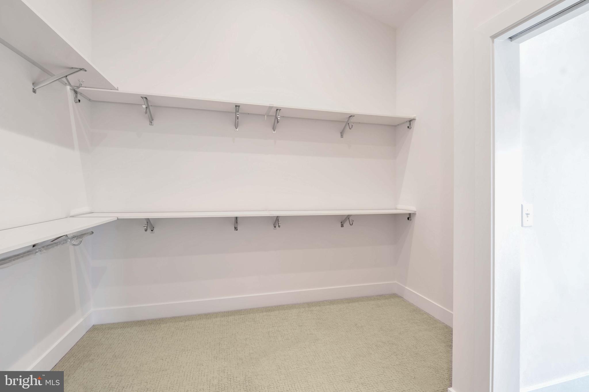 WOODLAND BEACH - Residential