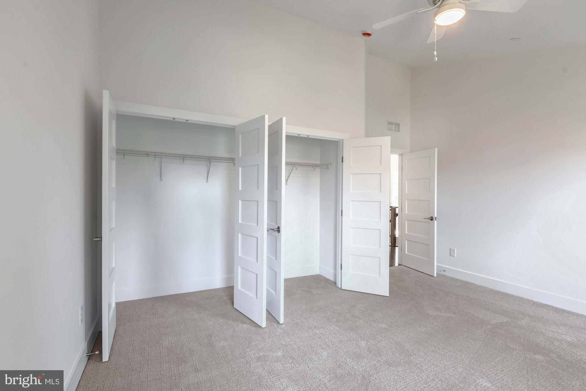 WOODLAND BEACH - Residential