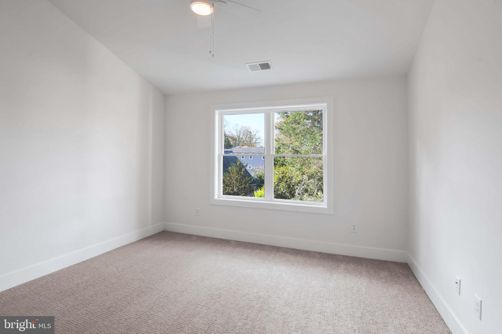 WOODLAND BEACH - Residential