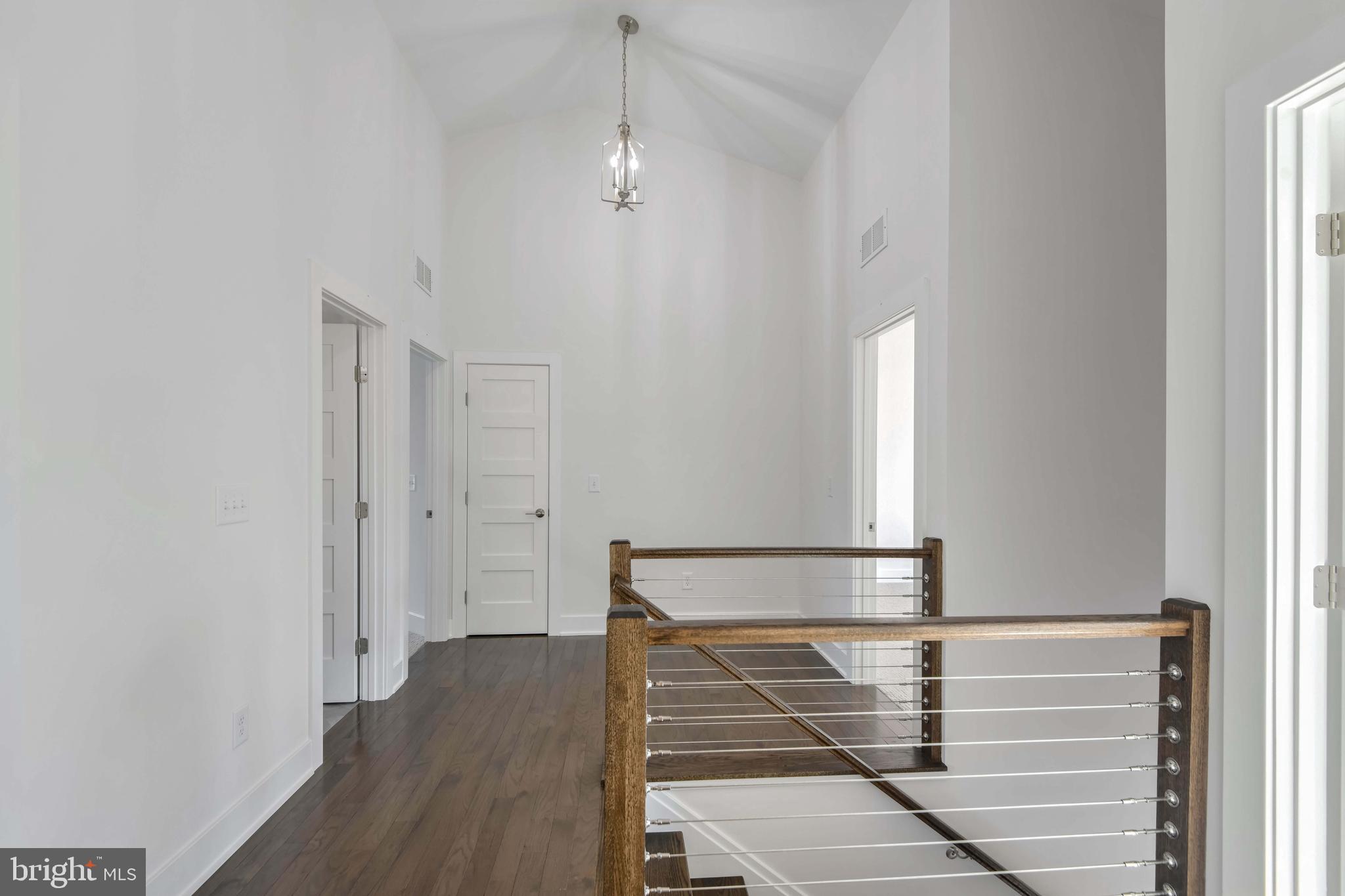 WOODLAND BEACH - Residential